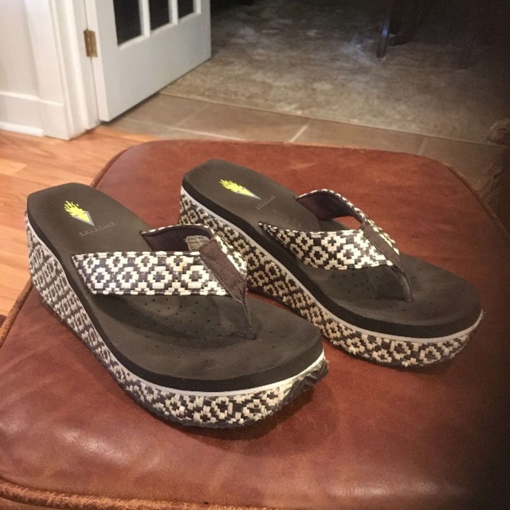Volatile shoes